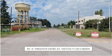 La pavimentación del Bv. Hipólito Yrigoyen en el tramo comprendido entre Av. Marchini y calle Colombia, y de la Av. Muriel, desde Yrigoyen hasta Sargento Cabral (mano norte)