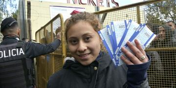 Cientos de hinchas "neutrales" esperaron 3 días para comprar las entradas y estar en el partido del viernes cuando Boca visite a Godoy Cruz en Mendoza.