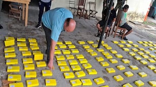 La Fiscalía Federal n° 2 de Tucumán ordenó exhibir los 150 ladrillos de cocaína incautados en la camioneta interceptada el 26 de enero de 2025.