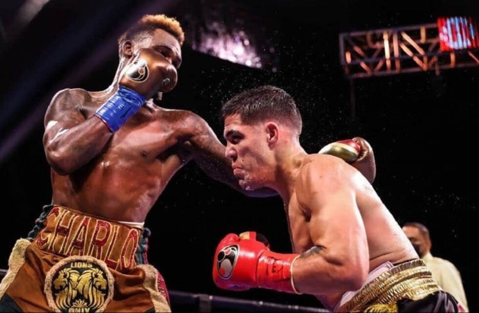 Tras una polémica decisión, las tarjetas dieron empate entre Brian Castaño y Jermell Charlo