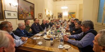 Más de 50 gremios se reunieron este martes.