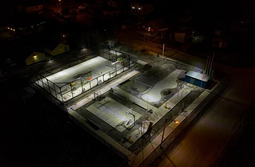 Tolhuin: La plaza “9 de octubre” ya cuenta con luminaria led