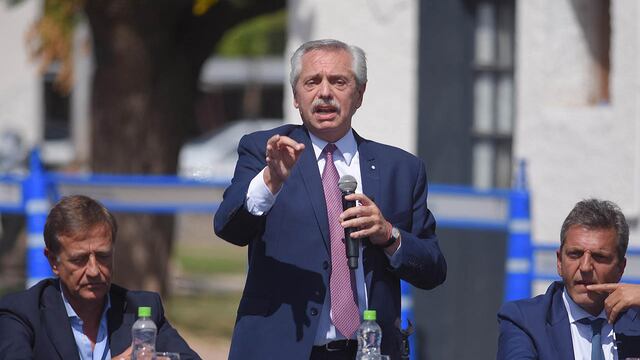 El presidente de la Nación Alberto Fernández junto al ministro de economía y el gobernador Rodolfo Suárez estuvieron presentes en la segunda llegada del tren de pasajeros a Palmira
Foto: Claudio Gutiérrez Los Andes