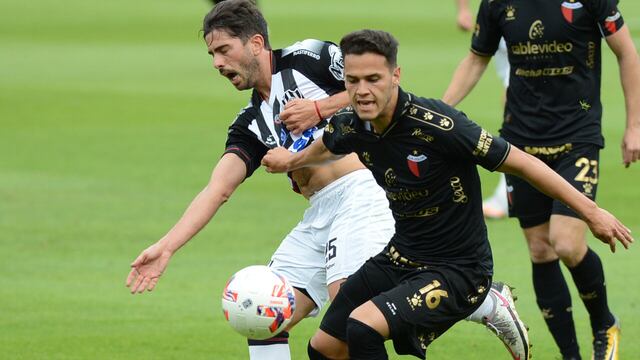 Cristian Ferreira arrancó como titular en el equipo de Eduardo Domínguez.