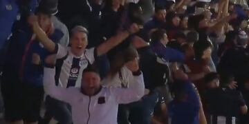 La gente de Talleres festejando el gol de Ramón Sosa ante Cobresal (Gentileza).