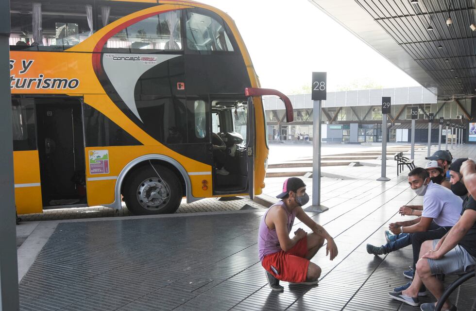 Un menor mendocino transportaba ilegalmente un arma mientras viajaba en colectivo hacia Jujuy