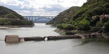 El lago San Roque y su dique subieron, pero continúan con un bajo nivel (La Voz - Yanina Aguirre).