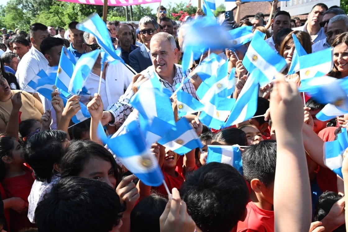 Jaldo, ministros, legisladores y delegados destacaron el impacto de la obra en la economía regional, el turismo y la educación.