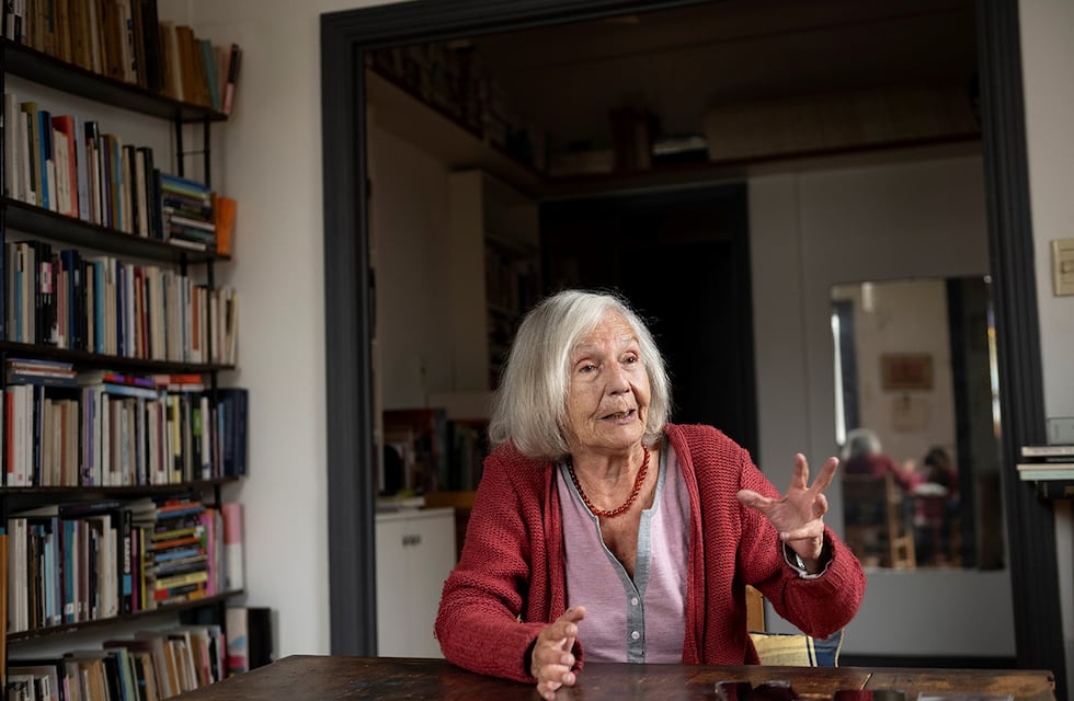 Polémica con el departamento de  Beatriz Sarlo: el encargado del edificio asegura que la escritora se lo heredó