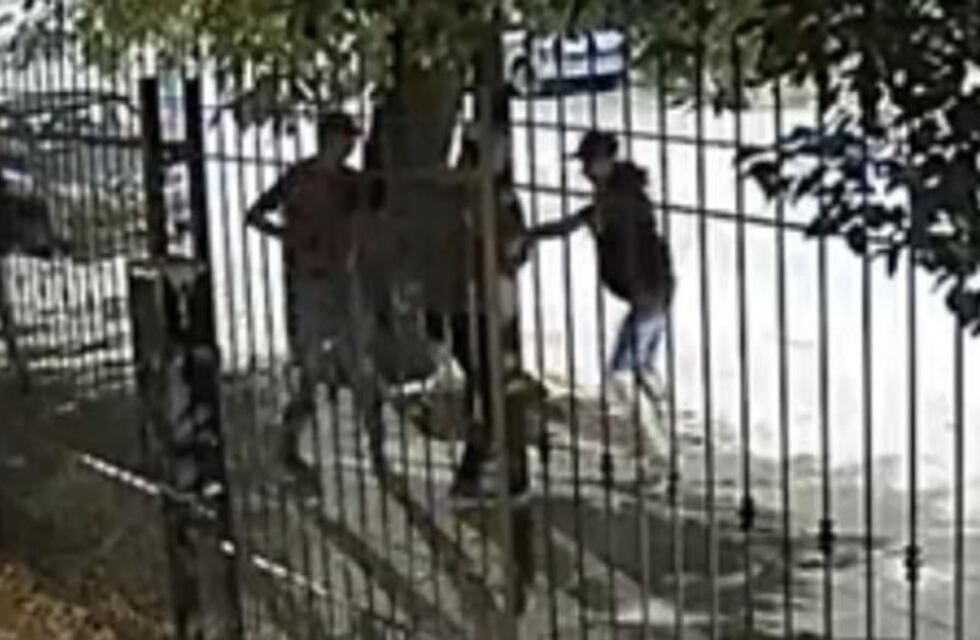 Le robaron en la puerta de su casa en Alta Córdoba: “Danos todo o te pegamos un tiro”