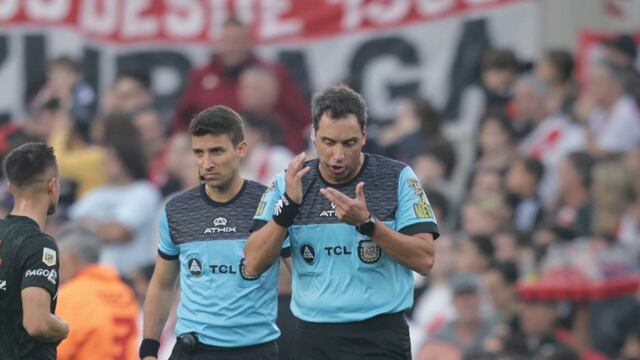 El árbitro Fernando Rapallini dirigirá a Talleres ante Racing después de dos partidos polémicos para la T. (Fotobaires)
