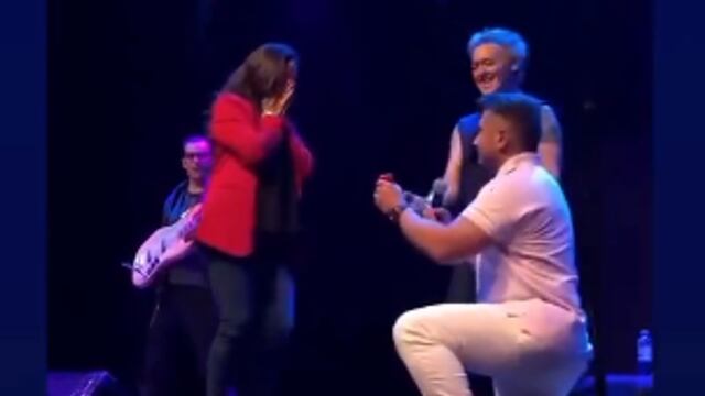 Propuesta de casamiento en el show de Cae en Espacio Quality. (Captura Instagram)