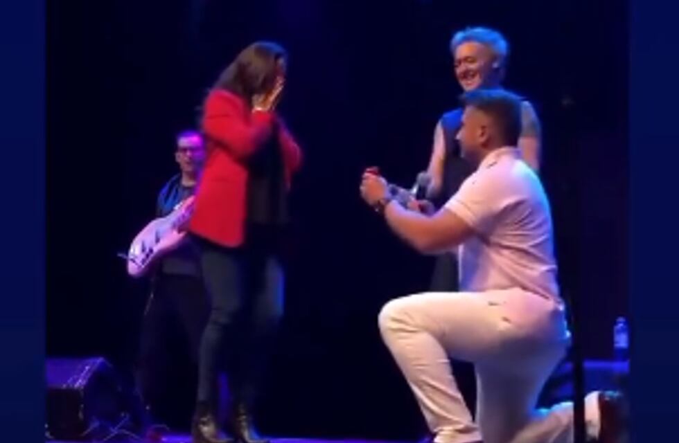 Córdoba: le propuso casamiento en pleno show de CAE