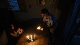 Usuarios sin luz. Foto: José Gutierrez / Los Andes