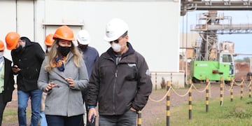 Las autoridades dialogaron con el responsable de la empresa Sergio Scaramutti y realizaron una inspección por la planta.