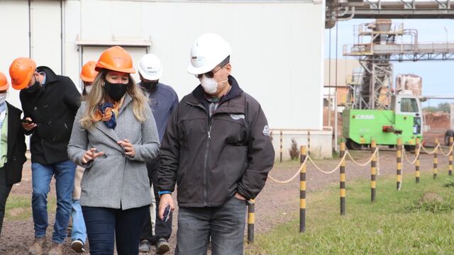 Las autoridades dialogaron con el responsable de la empresa Sergio Scaramutti y realizaron una inspección por la planta.