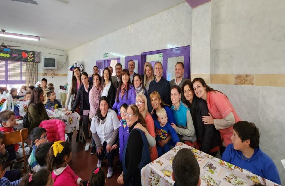 Entrega de juguetes en la guardería municipal Maestro Aguirre