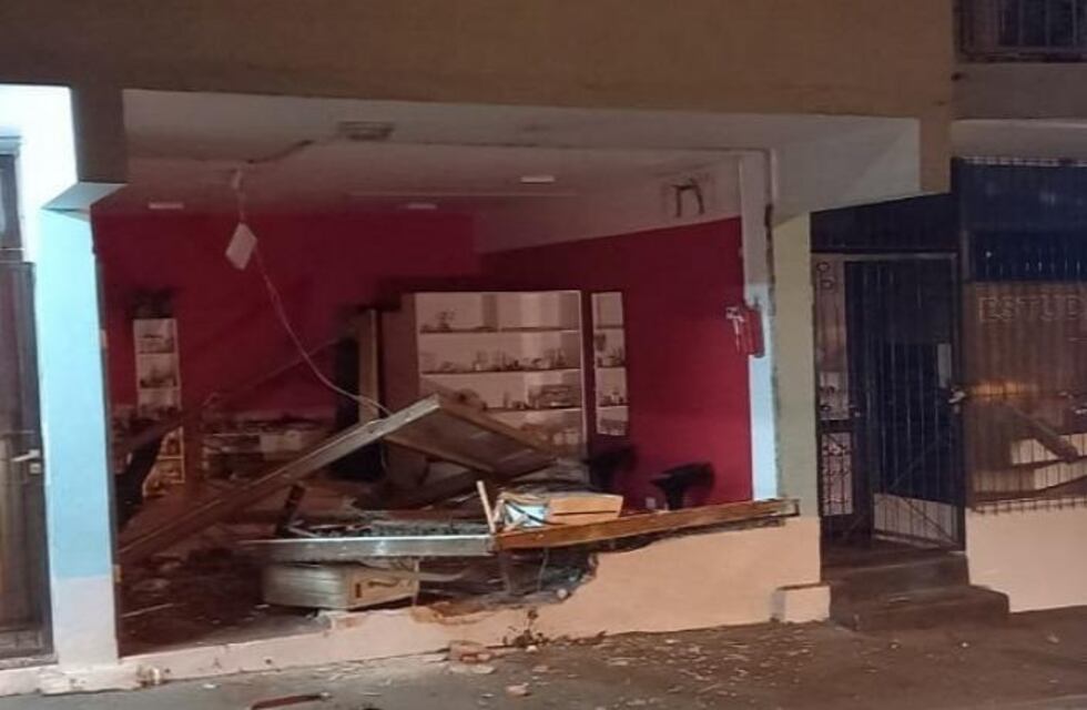 Eldorado: manejó ebrio, perdió el control y chocó contra un comercio