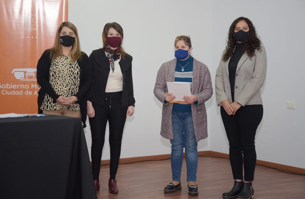 Se entregaron en Arroyito las ayudas economicas a algunos comerciantes