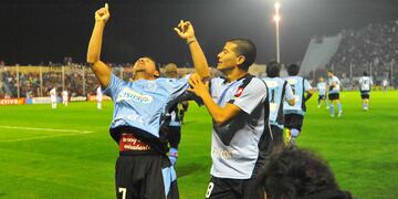César Pereyra ya marcó el segundo gol de Belgrano ante River y lo celebra mirando al cielo (Foto: Archivo / La Voz).