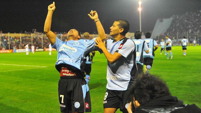 César Pereyra ya marcó el segundo gol de Belgrano ante River y lo celebra mirando al cielo (Foto: Archivo / La Voz).