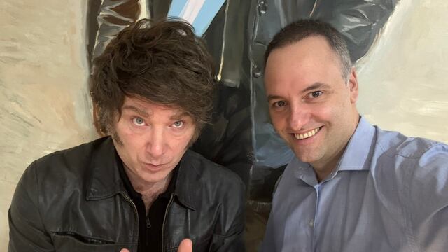 El presidente Javier Milei junto al actual vocero de la Casa Rosada, Manuel Adorni. (X/@madorni)