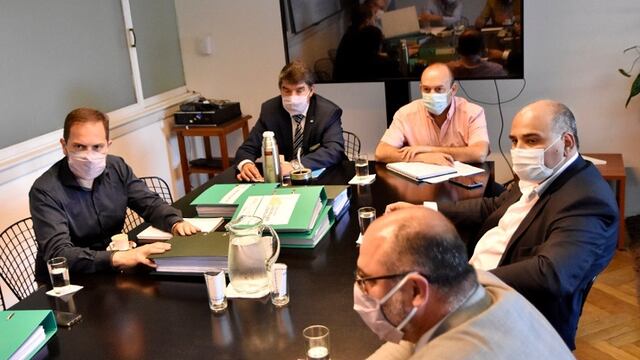 El gobernador Juan Manzur gestionó obras para el interior de la provincia en Buenos Aires.