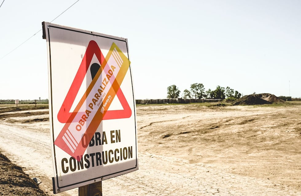 Damfield en pausa: la Provincia colocó fajas en Funes tras la suspensión de obras