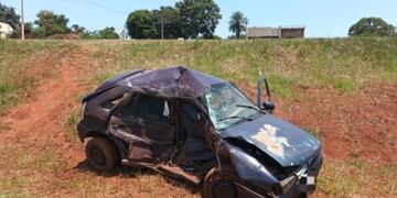 Accidente vial en San Vicente: giro en “U” y terminó volcando.