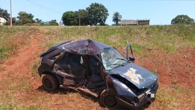 Accidente vial en San Vicente: giro en “U” y terminó volcando.