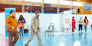 Gustavo Melella sostuvo que “hoy se ha realizado un simulacro que tiene que ver con la preparación, la organización y la optimización de los recursos para vacunar lo máximo posible en el menor tiempo”.