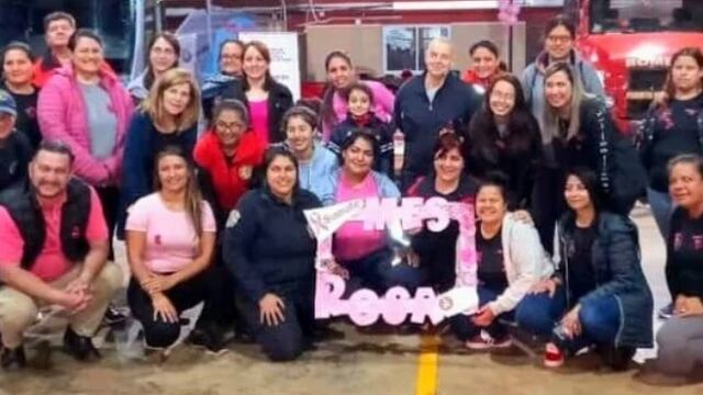 Puerto Iguazú: Bomberos Voluntarios realizan pelucas oncológicas en el Mes Rosa.