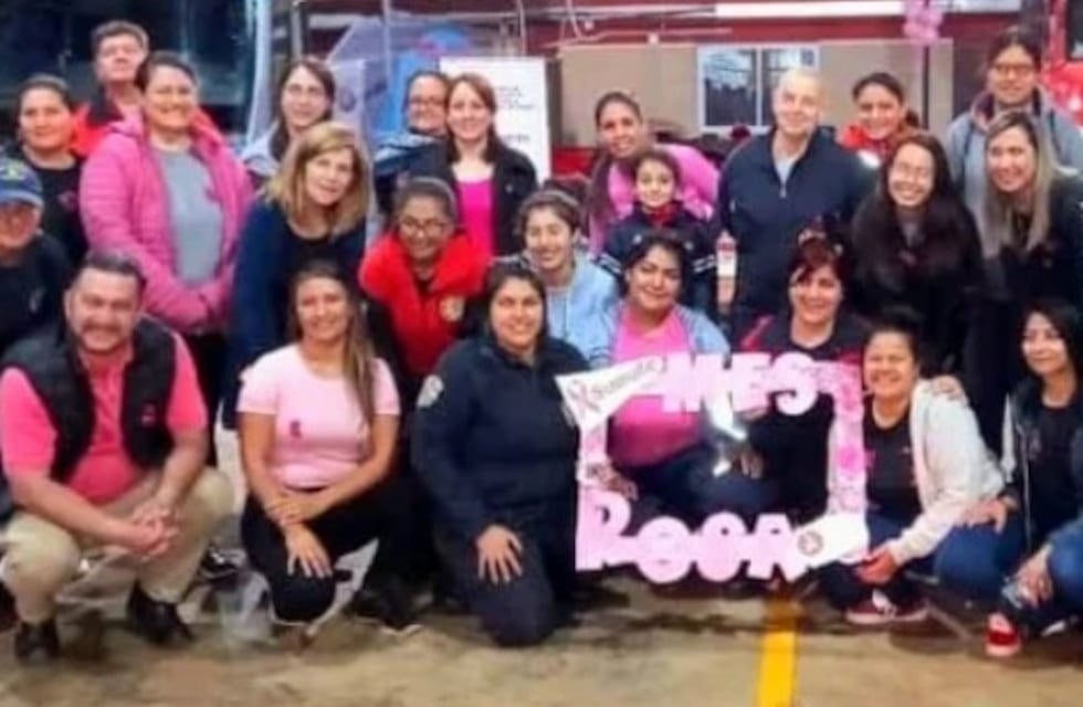 Puerto Iguazú: Bomberos Voluntarios realizan pelucas oncológicas en el Mes Rosa