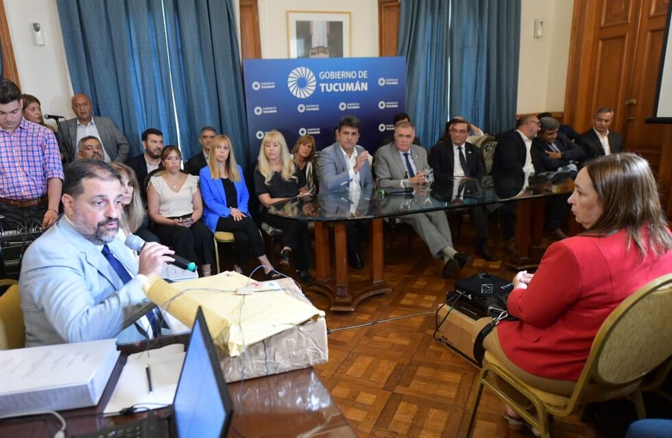 El Cadillal: Jaldo realizó la apertura de sobres para adjudicar la obra