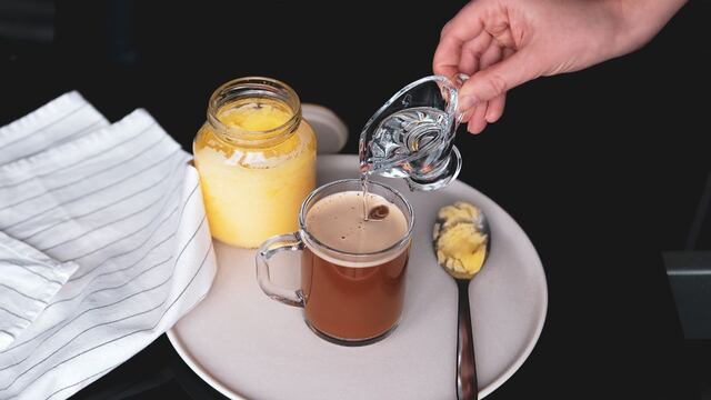 Qué es el café bulletproof, la bebida energizante que tiene múltiples beneficios.