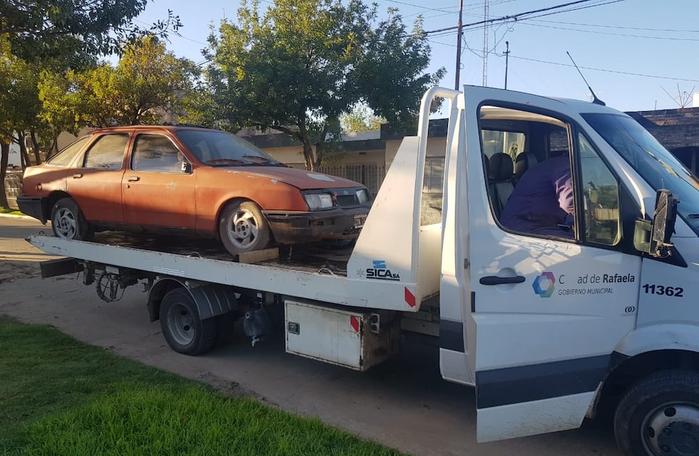 El municipio secuestró cinco vehículos abandonados en la vía pública