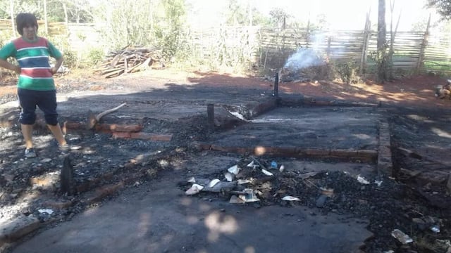 Incendio de una vivienda en Colonia Oasis dejó a una familia con lo puesto.