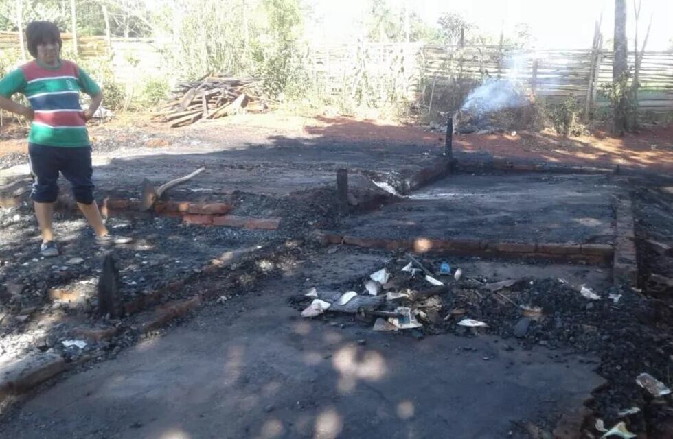 Incendio de una vivienda en Colonia Oasis dejó a una familia con lo puesto