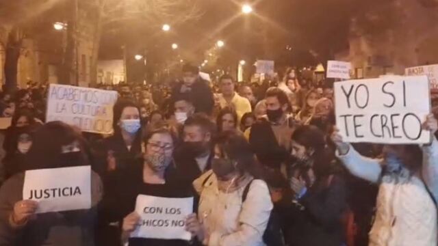 Movilización en Rafaela pidiendo Justicia por el presunto caso de abuso sexual a una alumna de segundo grado del Colegio San José.