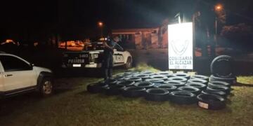 Secuestran cargamento de neumáticos en El Alcázar.