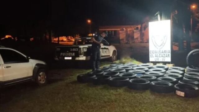 Secuestran cargamento de neumáticos en El Alcázar.