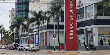 Paseo Ribera Shopping. Se desplomó un ascensor por la negligencia de nueve personas.