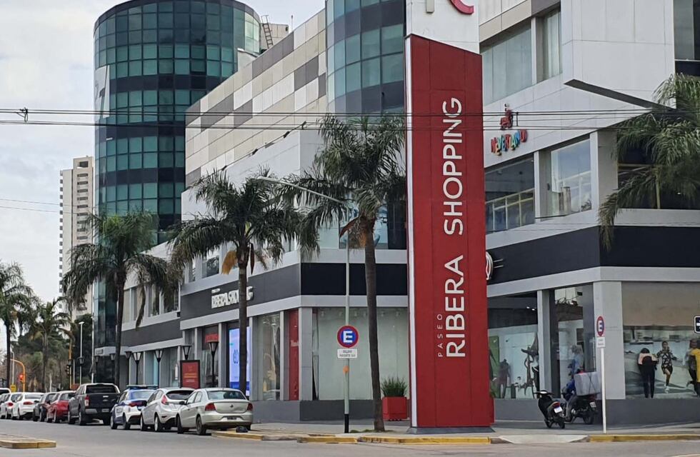 Río Cuarto: subieron nueve al ascensor que era para cuatro y cayó al vacío