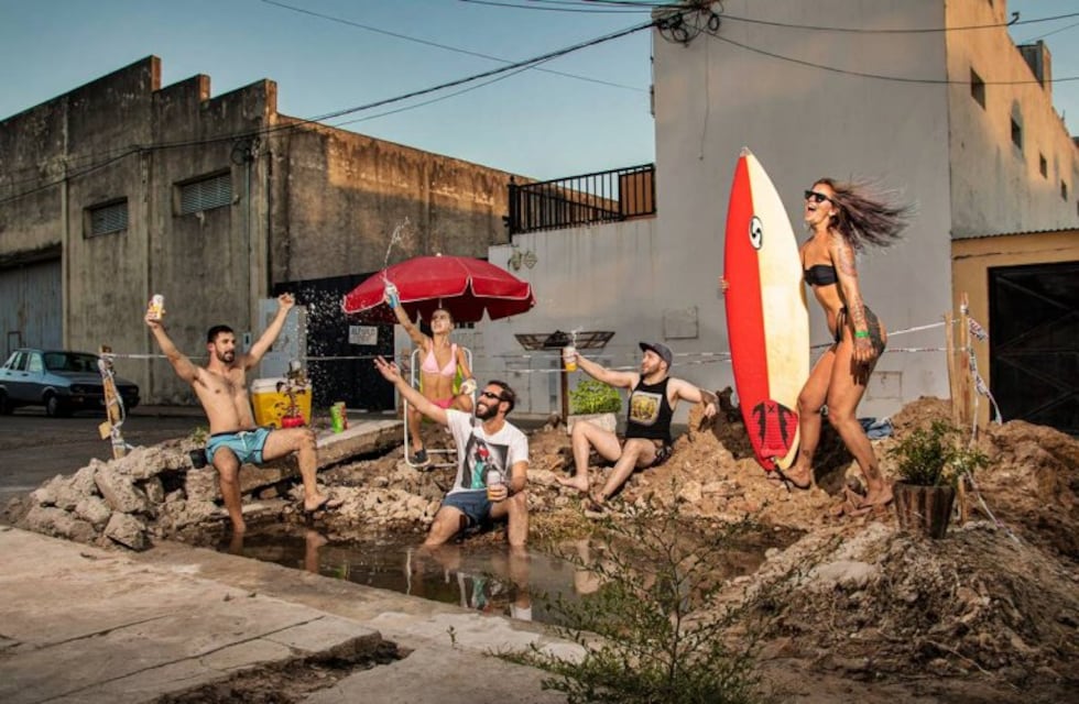 Fotógrafo concordiense realizó una producción fotográfica para denunciar rotura de caño y falta de agua