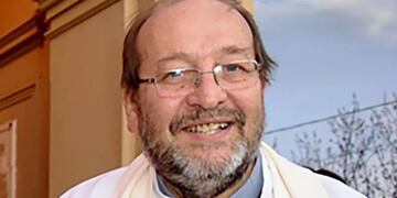 El sacerdote estaba internado por coronavirus.
