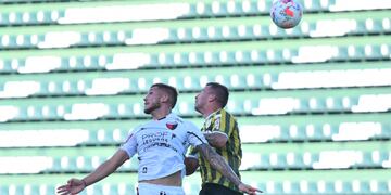 Colón goleó a Banfield 3 a 0 (Banfield)