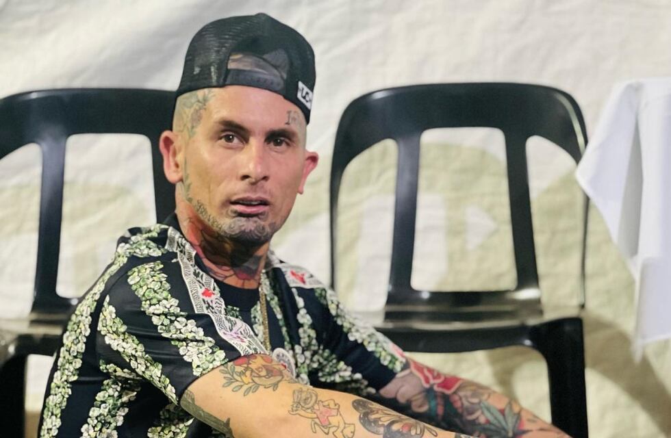 El gesto solidario de Emanuel Noir de Ke Personajes con un músico callejero que conmovió a sus fans