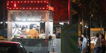 Abusaron a una joven en un auto, en el parque de Mayo en San Juan.