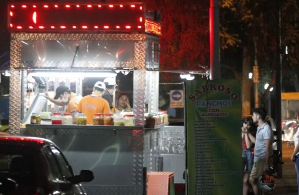 Vio que dos hombres que abusaban de una joven inconsciente en un auto y llamó al 911