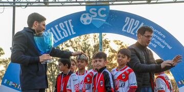 El gobernador Maximiliano Pullaro participó con el intendente Leonardo Viotti del cierre del Sueño Celeste